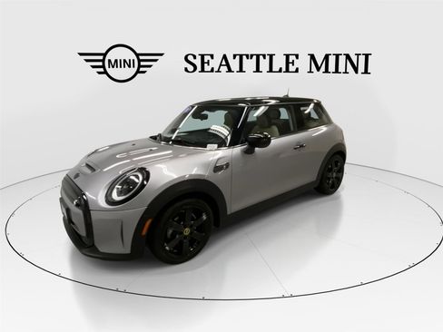 Certified 2024 MINI Cooper SE image 5