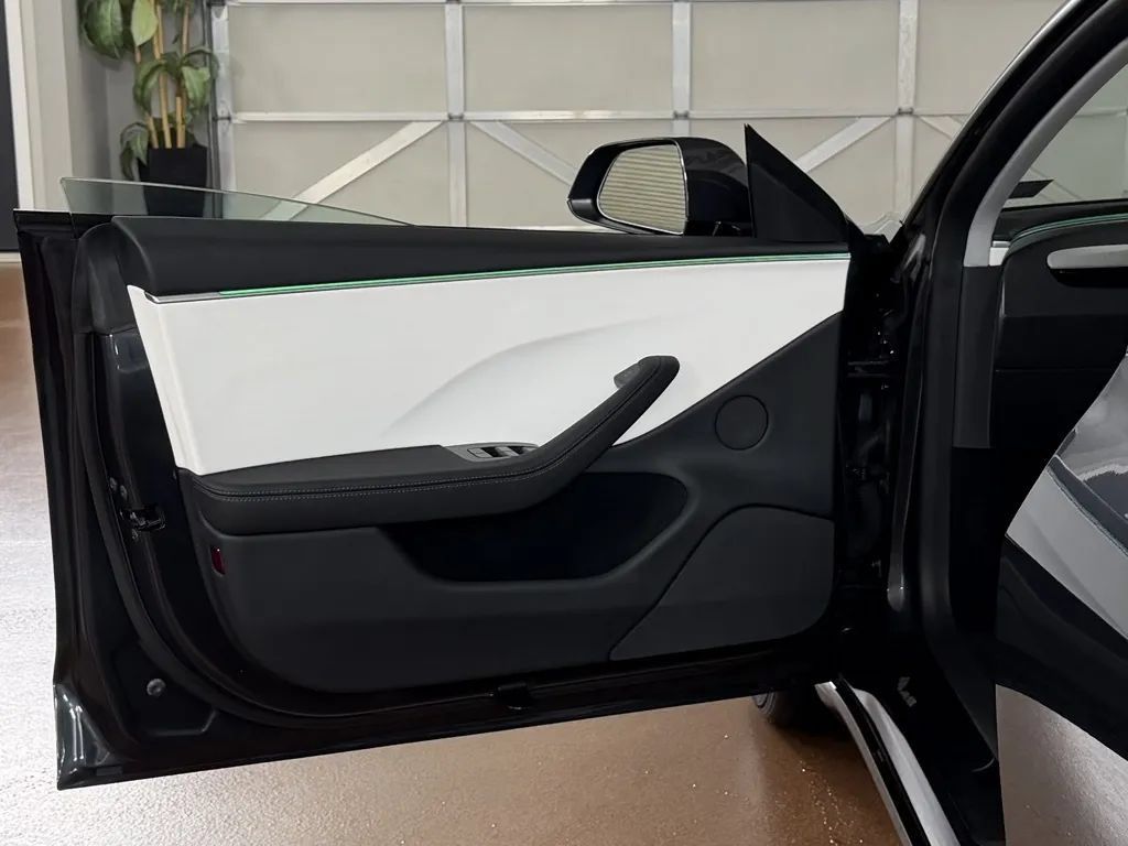 Used 2025 Tesla Model 3 Long Range AWD/4WD image 16