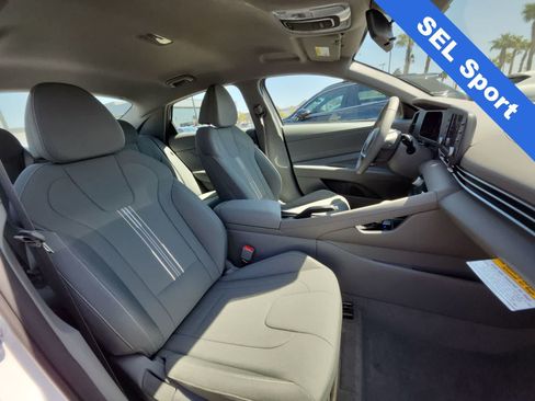 Certified 2025 Hyundai Elantra Sport FWD image 18