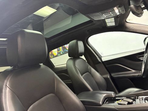 Used 2020 Jaguar F-PACE Premium image 59