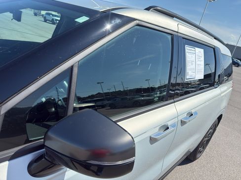 Used 2025 Kia Carnival SX Prestige FWD image 24