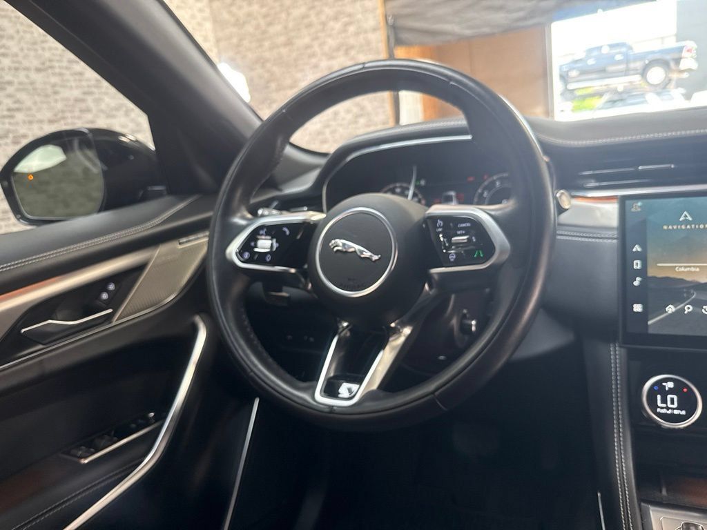 Used 2025 Jaguar F-PACE R-Dynamic S AWD/4WD image 19