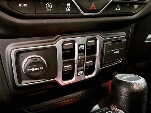 Used 2020 Jeep Gladiator Sport image 31