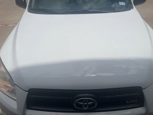 Used 2012 Toyota RAV4 4WD V6 w/ Tow Prep Pkg image 9