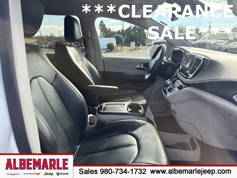 Used 2022 Chrysler Pacifica Touring-L image 33