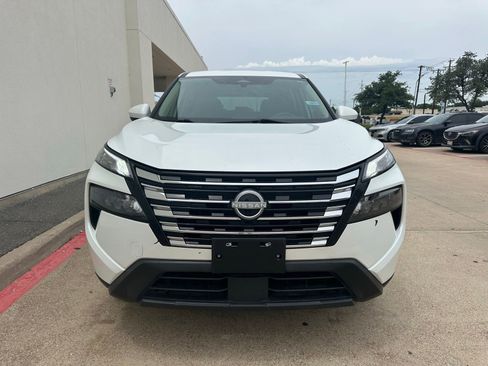Used 2024 Nissan Rogue SV FWD image 2