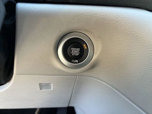 Used 2024 Chrysler Pacifica Touring-L image 17