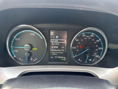 Used 2017 Toyota RAV4 Limited image 18