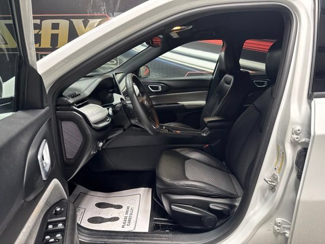 Used 2024 Jeep Compass Latitude w/ Altitude Special Edition AWD/4WD image 5