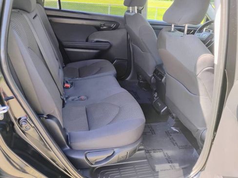 Used 2023 Toyota Highlander L FWD image 26