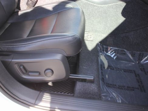 Used 2019 Volvo XC40 T5 Momentum image 31