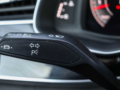 Used 2022 Audi Q8 Premium Plus image 31