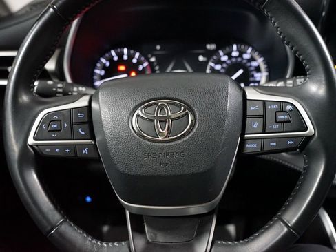Used 2022 Toyota Highlander XLE image 12