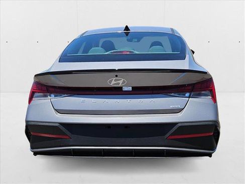 New 2025 Hyundai Elantra SEL image 8