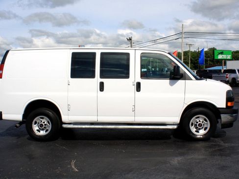 Used 2023 GMC Savana 2500 w/ Driver Convenience Package image 3