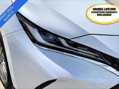 Used 2024 Toyota Venza XLE image 39