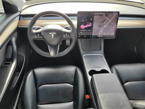 Used 2021 Tesla Model 3 Performance image 12