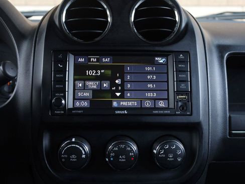 Used 2016 Jeep Patriot High Altitude AWD/4WD image 28