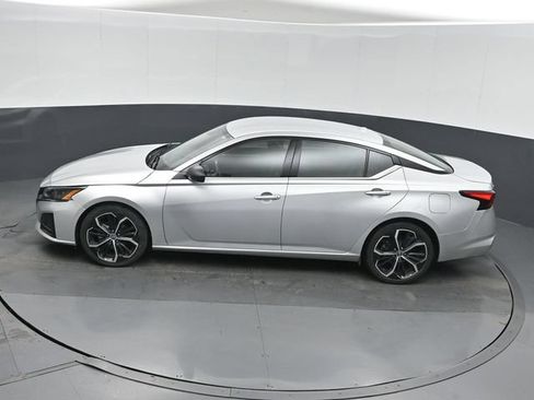 Used 2023 Nissan Altima 2.5 SR FWD image 35