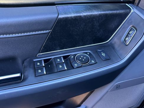 Used 2023 Ford F250 XLT w/ Black Appearance Package image 11