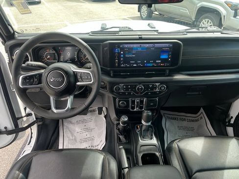 Used 2024 Jeep Wrangler Unlimited Sahara AWD/4WD image 15