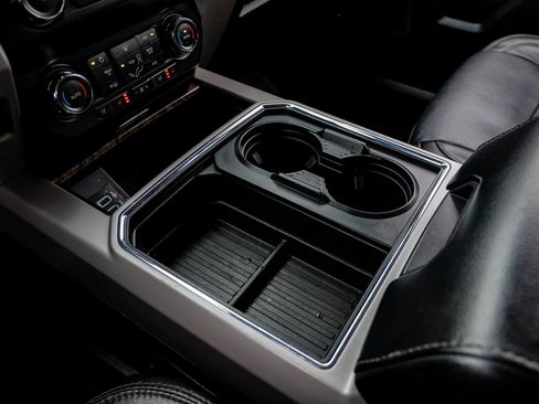 Used 2019 Ford F250 Lariat w/ Chrome Package image 24