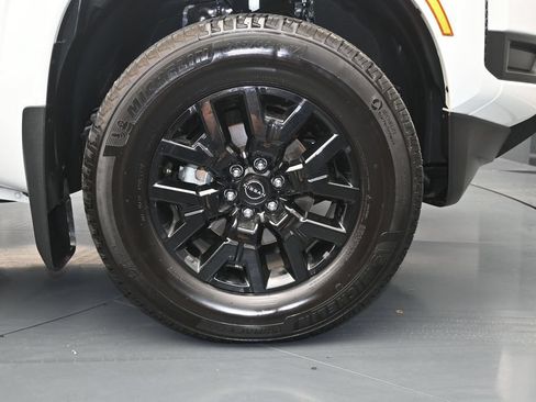 Certified 2026 Nissan Frontier SV w/ Tow Package AWD/4WD image 19