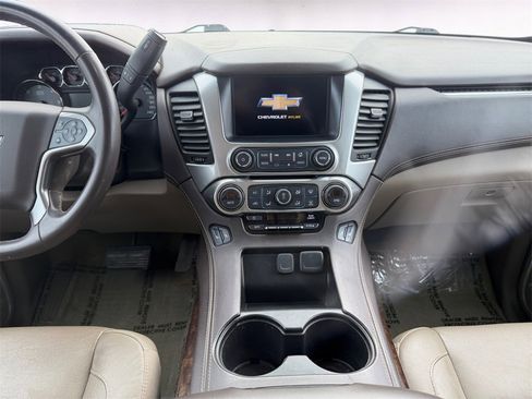 Used 2018 Chevrolet Suburban LT image 10