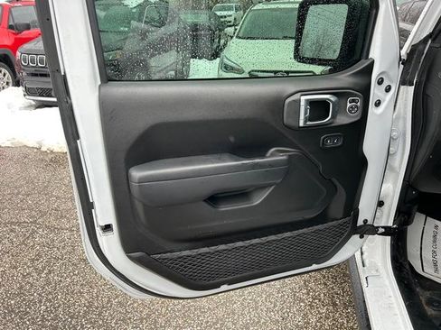 Used 2024 Jeep Gladiator Sport image 10