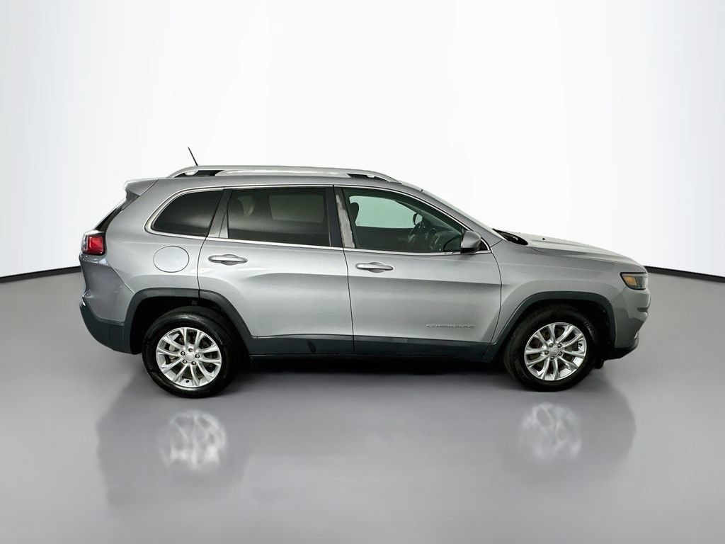 Used 2019 Jeep Cherokee Latitude w/ Popular Appearance Group FWD image 8