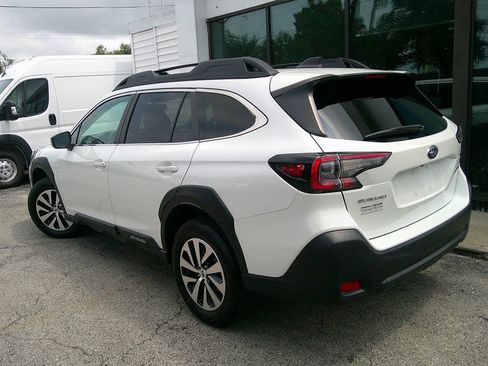 Used 2024 Subaru Outback Premium AWD/4WD image 7