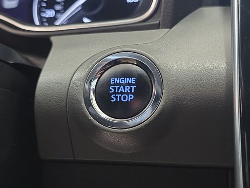 Used 2022 Toyota Avalon Limited w/ Advanced Safety Package FWD image 18