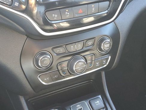Used 2021 Jeep Cherokee Limited w/ Elite Package AWD/4WD image 21