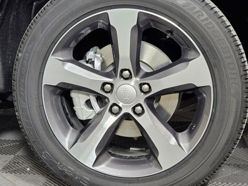 New 2025 Jeep Grand Cherokee Limited w/ Luxury Tech Group II image 8