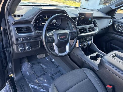 Used 2024 GMC Yukon SLE AWD/4WD image 3