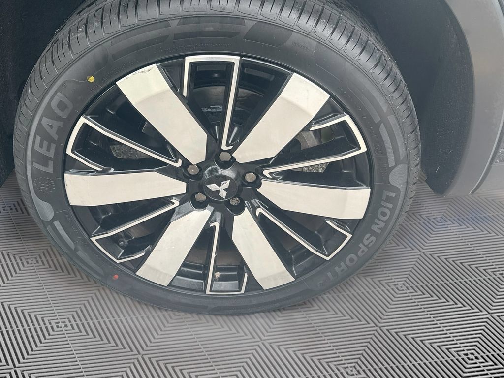 Used 2025 Mitsubishi Outlander SE FWD image 35
