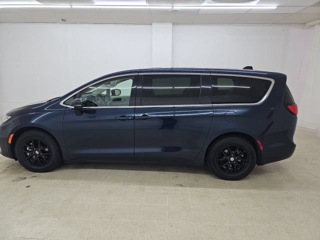 Used 2023 Chrysler Pacifica Touring-L FWD image 20