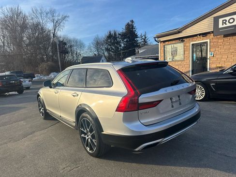 Used 2017 Volvo V90 T6 Cross Country image 12