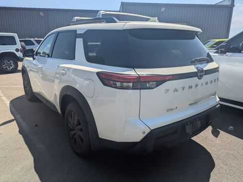 Used 2024 Nissan Pathfinder SV FWD image 3