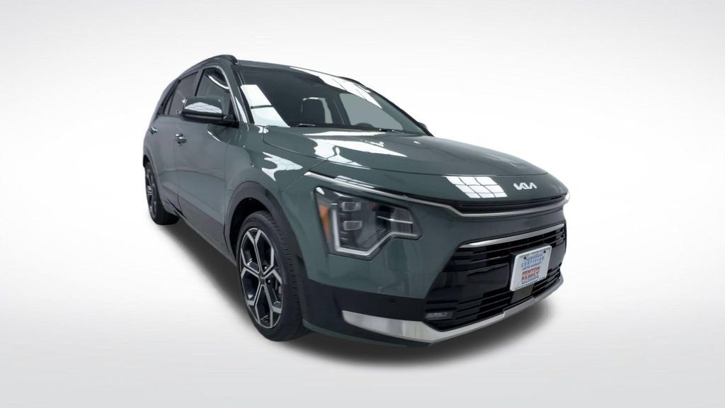 Used 2024 Kia Niro SX Touring FWD image 2