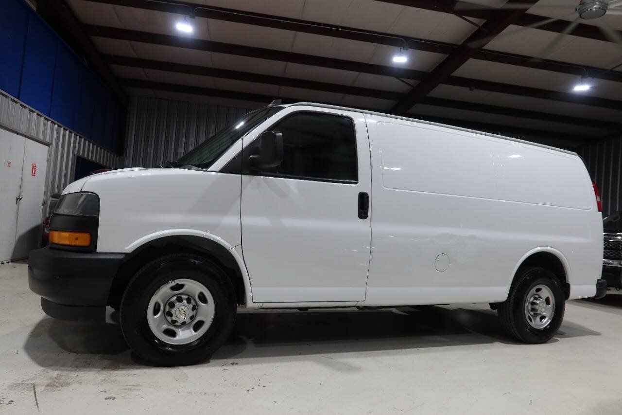 Used 2021 Chevrolet Express 2500 RWD image 1