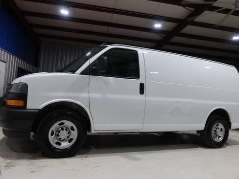 Used 2021 Chevrolet Express 2500 RWD image 1