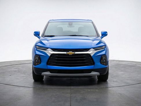 Used 2025 Chevrolet Blazer LT image 2