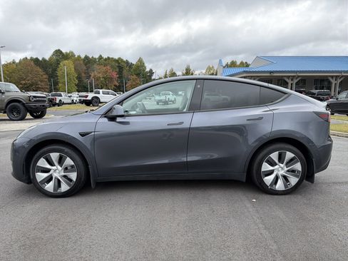Used 2022 Tesla Model Y Long Range image 23