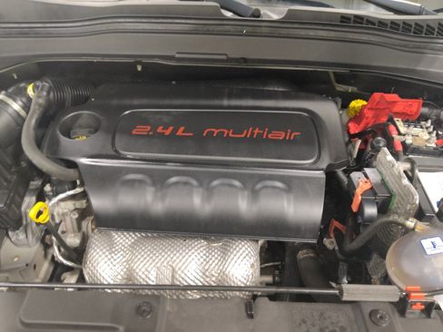 Used 2020 Jeep Renegade Latitude AWD/4WD image 30