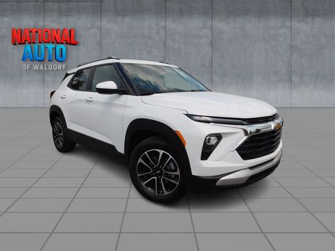 Used 2025 Chevrolet TrailBlazer LT FWD image 1