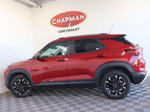 Used 2021 Chevrolet TrailBlazer LT w/ Convenience Package FWD image 3