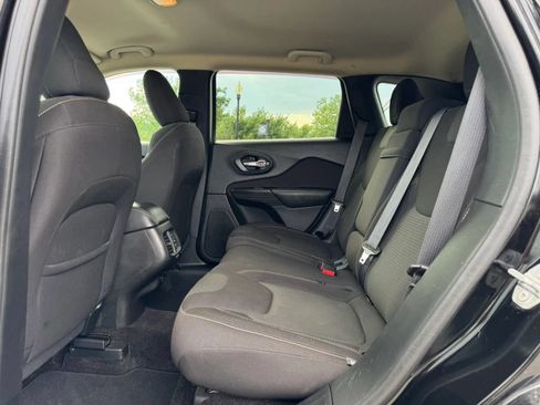 Used 2017 Jeep Cherokee Latitude AWD/4WD image 15