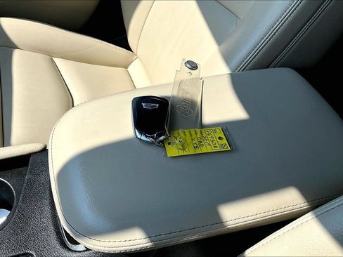 Used 2017 Cadillac XT5 FWD image 35