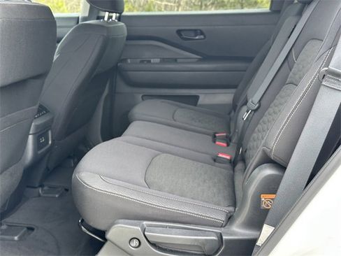 Certified 2024 Nissan Pathfinder SV image 21